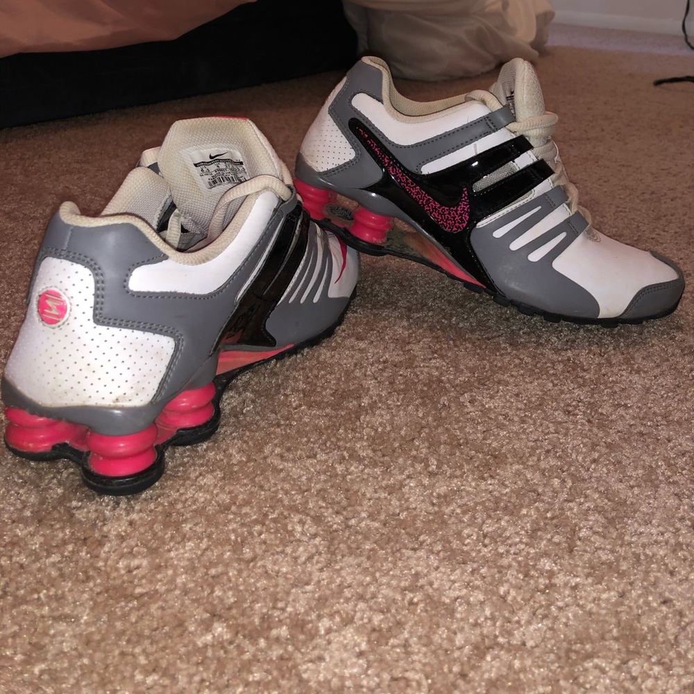Women’s Nike shox